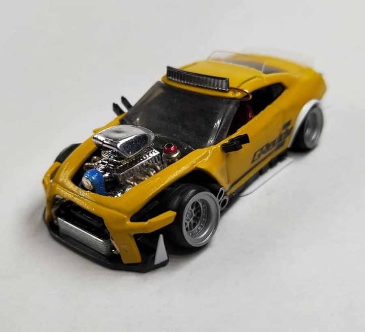 Custom Widebody Kuning dengan Engine Detail